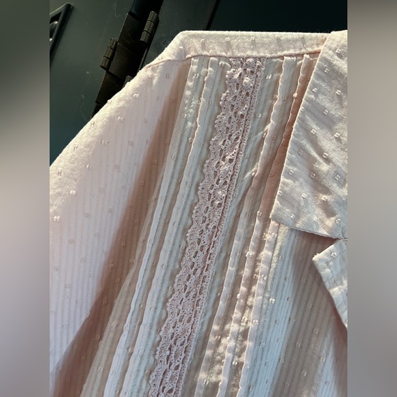 Baby Pink , Short Sleeve Button- Down w Textured Dots, Lace & ties at the waist - Picture 2 of 9